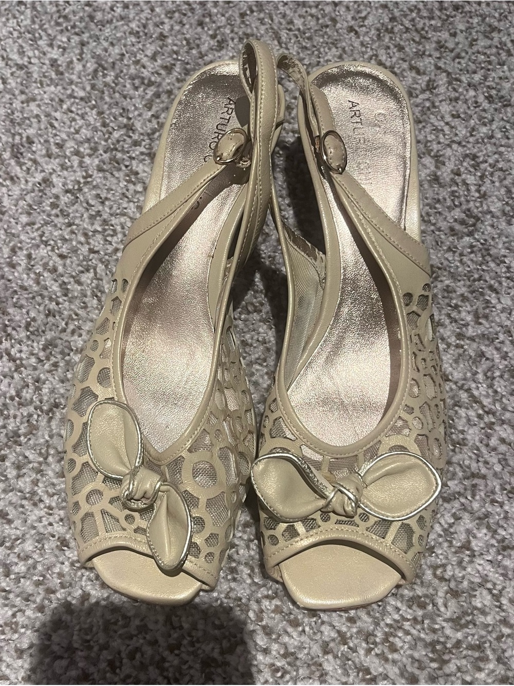 Arturo Chiang Beige Laser-Cut Peep-Toe Slingback Mules with Bow
